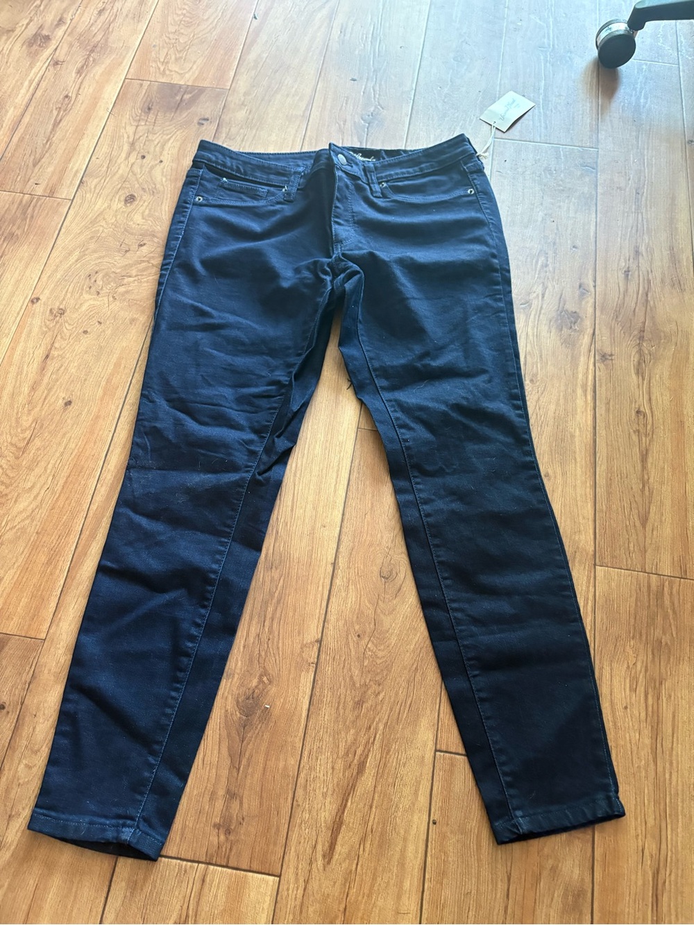 Universal Thread Women’s Skinny Jeans in Dark Blue